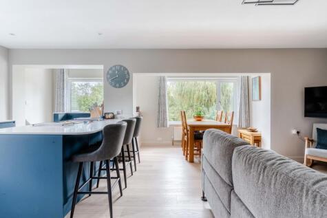 Tower Road South, Warmley