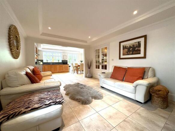 Sitting Room Into Kitchen/Diner 327