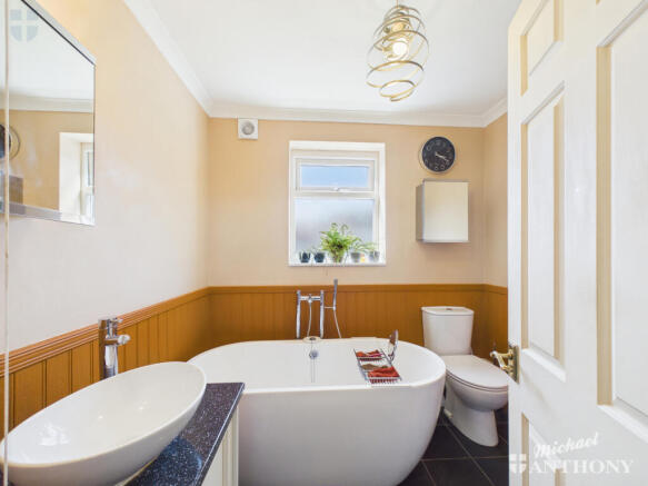 CAM03218G0-PR0976-STILL011