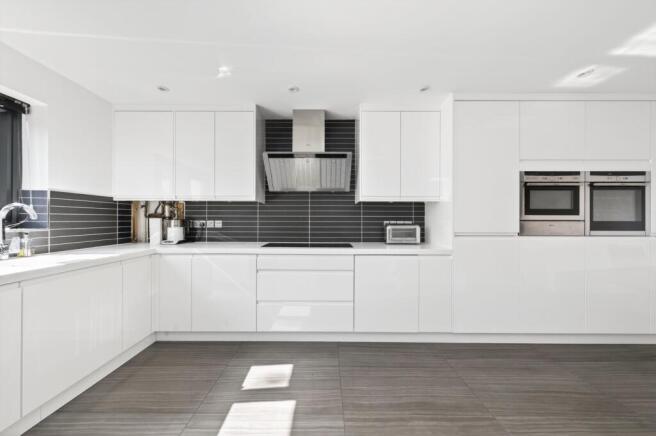 4 bed Detached for sale Image 10