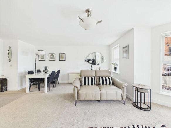 2 bed Apartment for sale Image 2