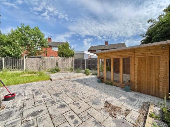 2 bed Semi-Detached to rent Image 12