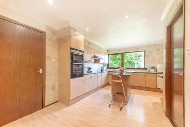 Breakfasting kitchen