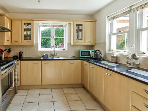 Kitchen/Breakfast...