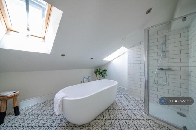 4 bed Flat to rent Image 9