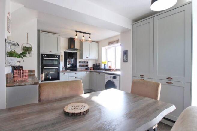 Kitchen/Dining...