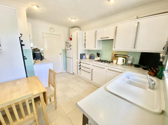 Summercroft Way, West Moors, Ferndown, Dorset photo 4