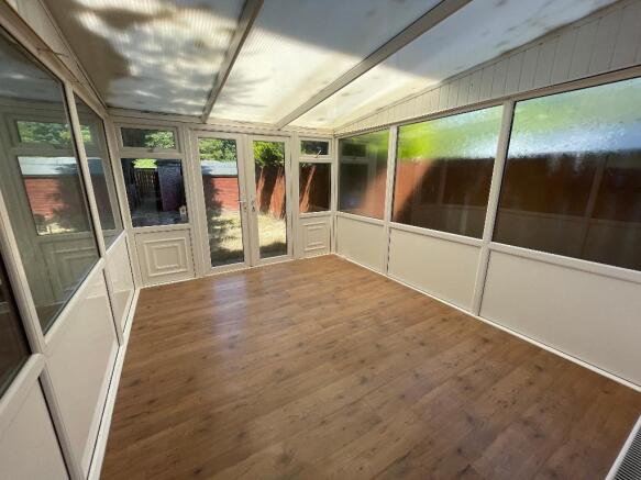 2 bed Terraced to rent Image 2