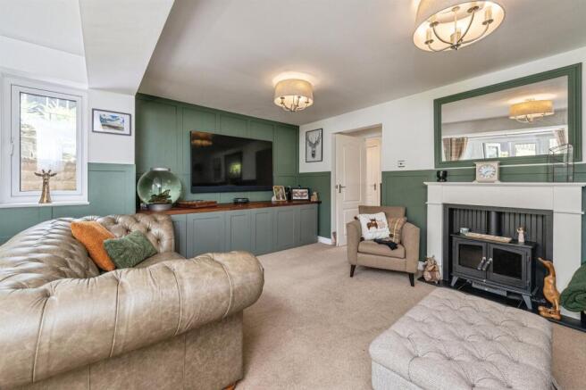 5 bed Detached for sale Image 5