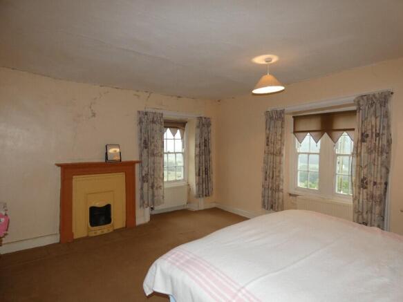 4 bed Detached for sale Image 5