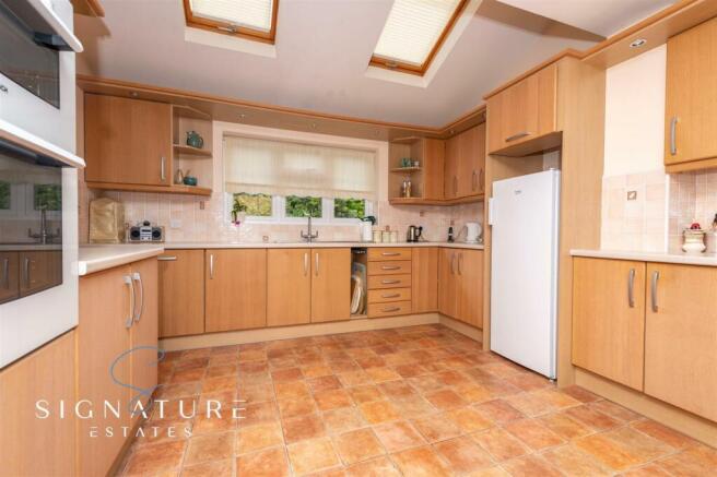 Kitchen (2).jpg
