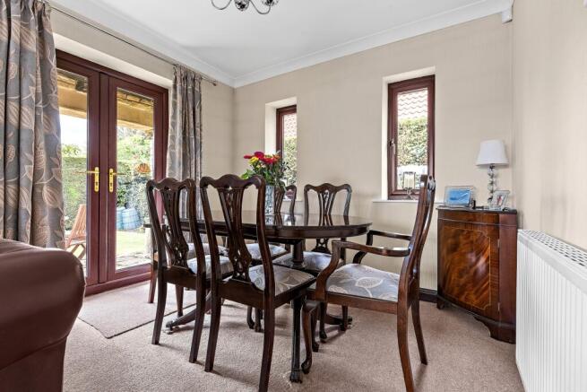 5 bed Detached for sale Image 7