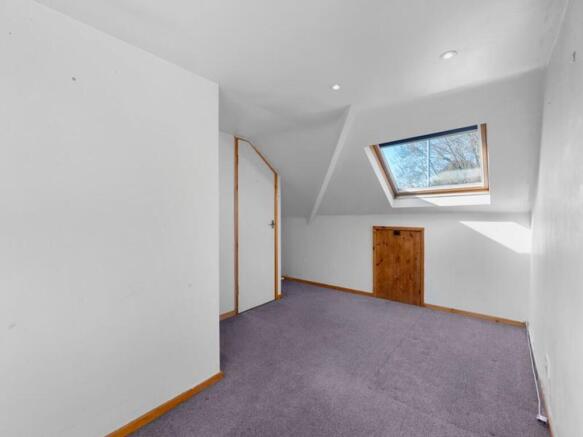 5 bed Semi-Detached to rent Image 10