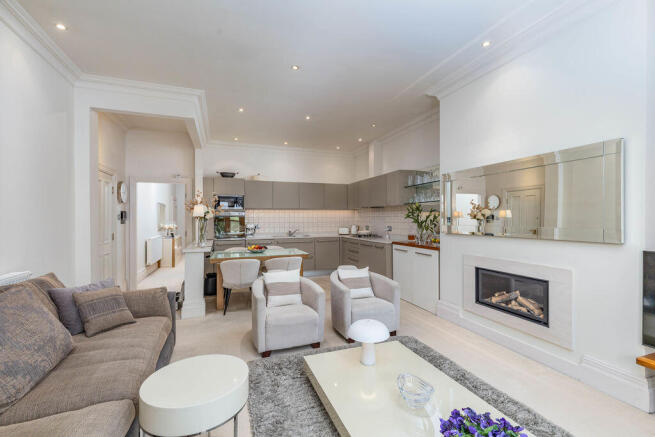 2 bed Flat for sale Image 4