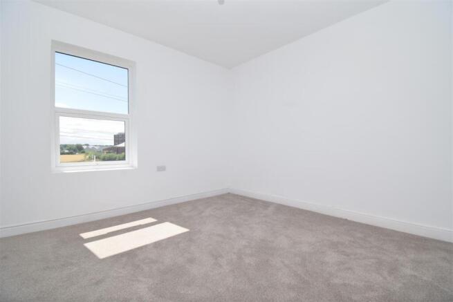 2 bed Terraced to rent Image 5
