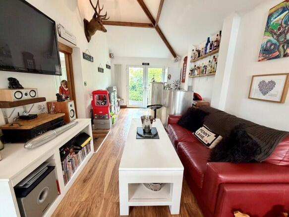 5 bed Bungalow for sale Image 7
