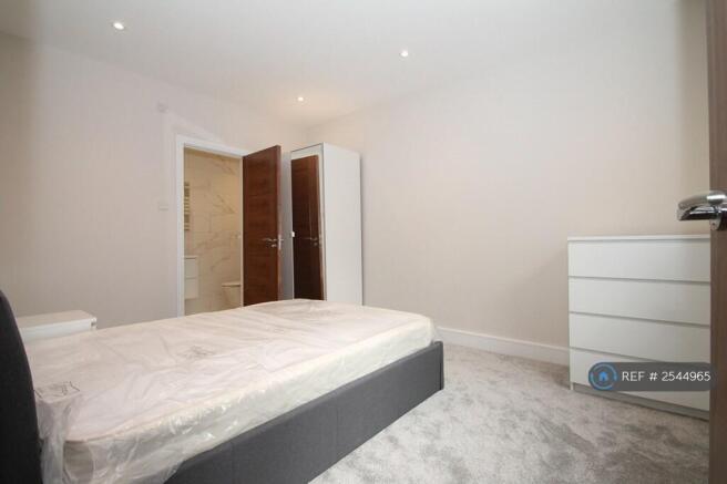 Double Bedroom With En-Suite
