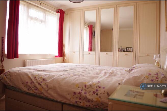 Master Bedroom Pic2