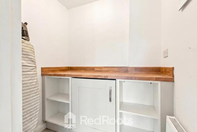 4 bed Detached for sale Image 8