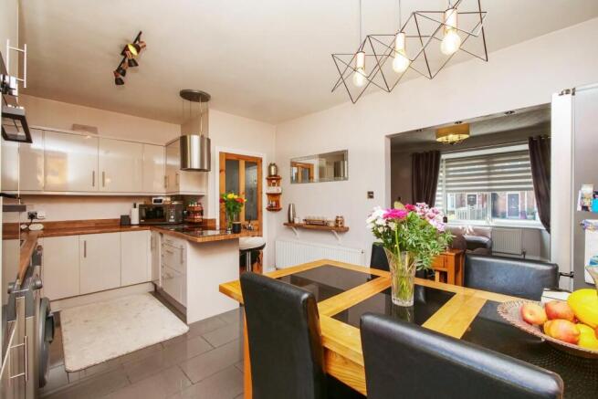 3 bed Terraced for sale Image 6