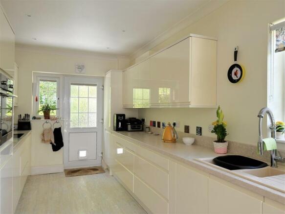 Kitchen II.jpeg
