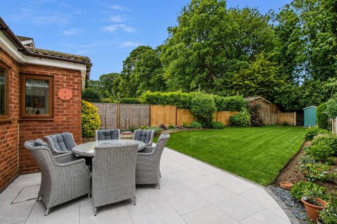 5 bed Detached for sale Image 2