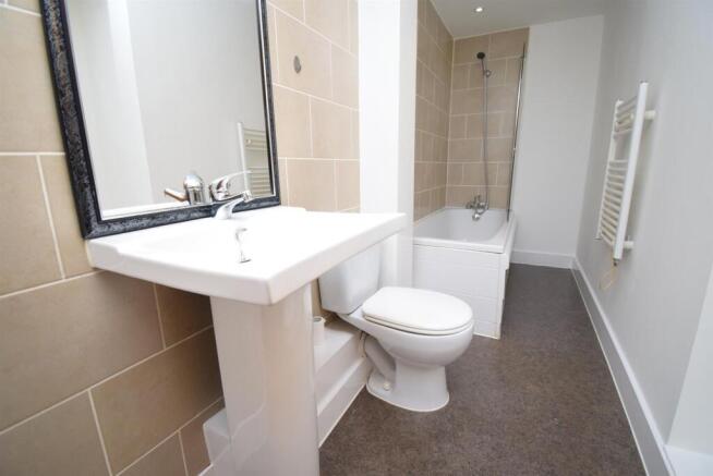 2 bed Apartment to rent Image 7