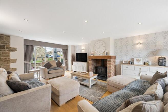5 bed House for sale Image 8