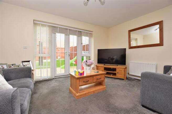 Lounge/Dining Area