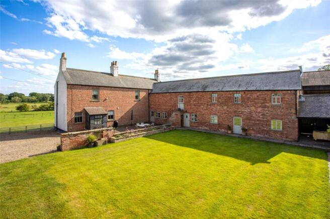6 bed Detached for sale Image 8