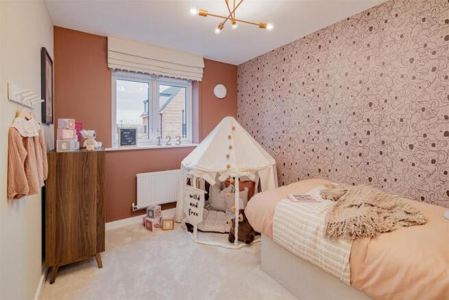 4 bed Semi-Detached to rent Image 12