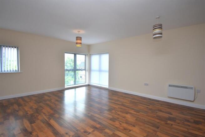 2 bed Apartment to rent Image 6