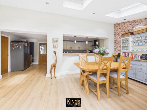 4 bed Detached for sale Image 4