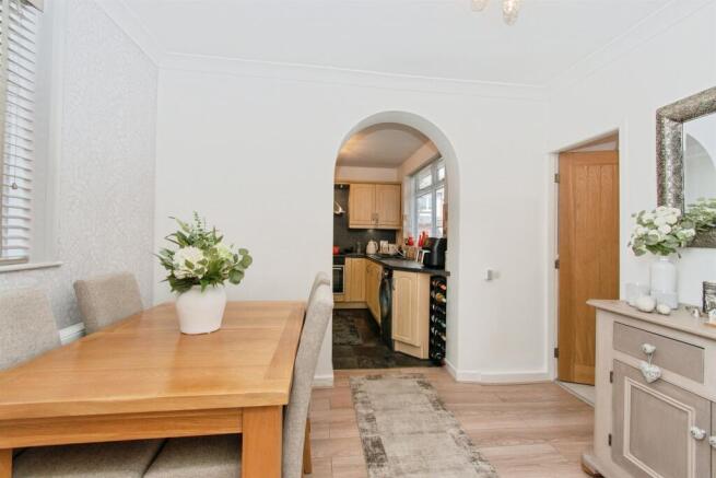 3 bed Terraced for sale Image 9