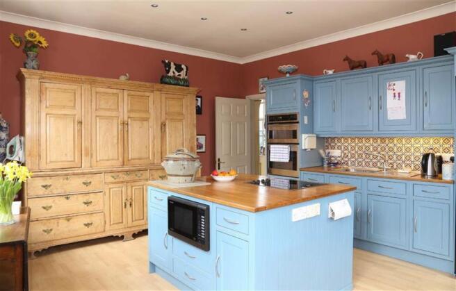 KITCHEN/BREAKFAST RO
