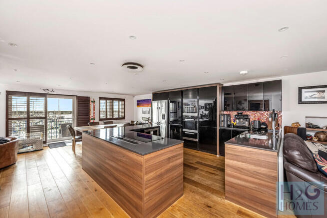 The Strand, Colli...