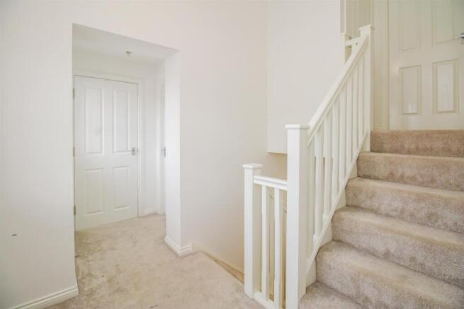 4 bed Detached for sale Image 7