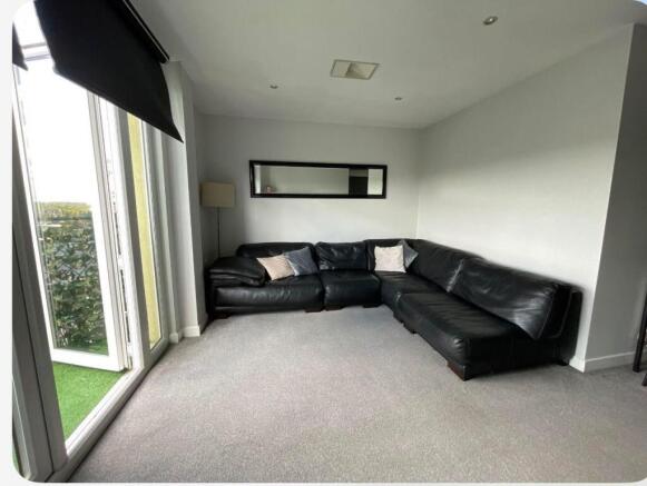 10 RC lounge.jpg