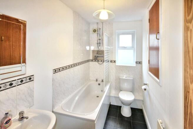 2 bed Semi-Detached to rent Image 7