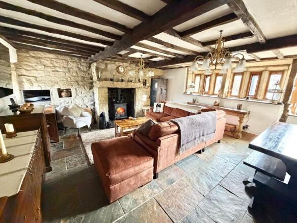 6 bed Detached for sale Image 8