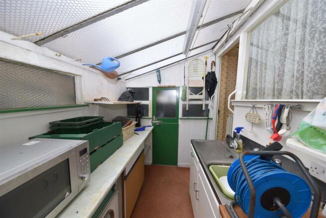harborne park rd 326 - lean to 02.JPG