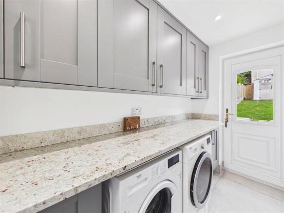 3 bed Semi-Detached for sale Image 9
