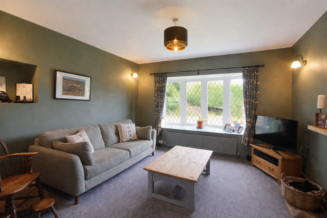 3 bed Semi-Detached for sale Image 2