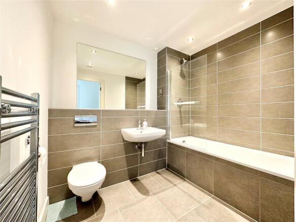 2 bed Flat to rent Image 6