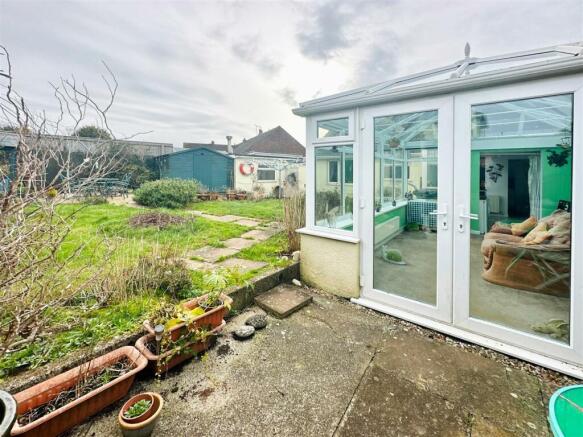 Seatin Area Off Conservatory.JPG