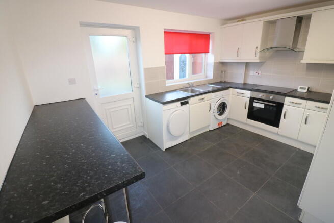 3 bed Semi-Detached to rent Image 5