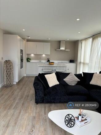 3 bed Flat to rent Image 4