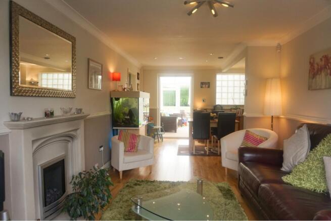 Lounge/Dining Room
