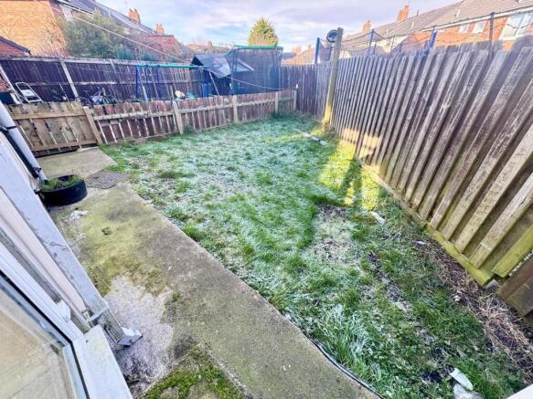 3 bed Semi-Detached to rent Image 6