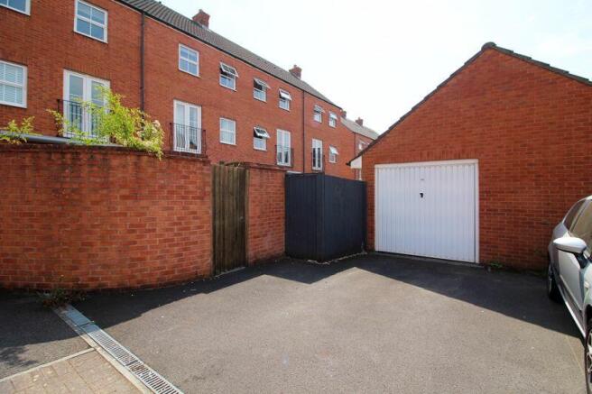 Garage & Parking